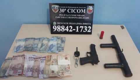 Após perseguição policial, um carro utilizado em roubo é apreendido em Manaus