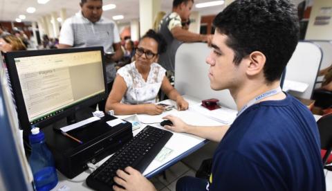 Aposentados e pensionistas devem realizar recadastro em agências bancárias no Amazonas