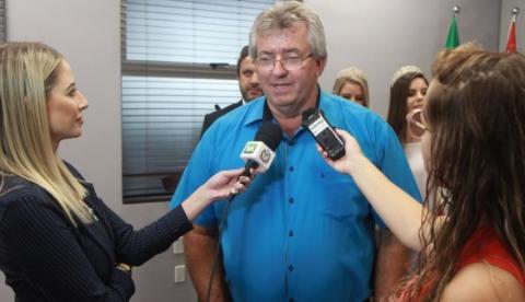 Prefeito é morto a tiros  ao sair de sede do Executivo