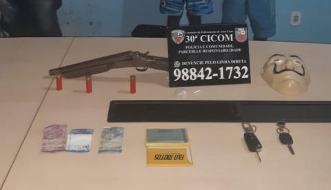 Com arma e máscara, trio é preso a caminho da execução de rivais em Manaus