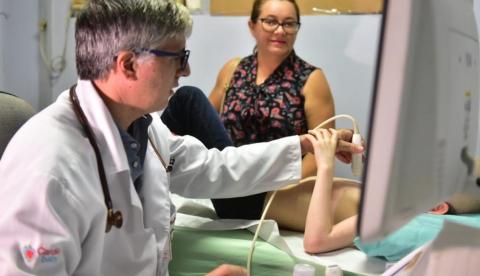 Crianças cardiopatas do HUFM que vão fazer cirurgia fora de Manaus passam por exames