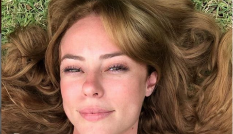 Paolla Oliveira exibe look justinho durante ensaio para o carnaval