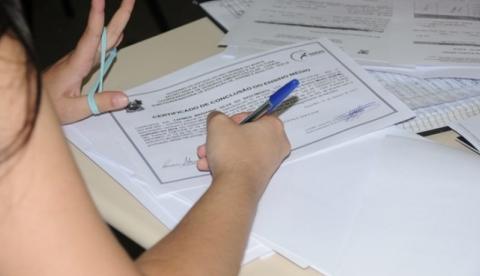 Justiça manda escola liberar histórico de aluna com mensalidades atrasadas no Amazonas 