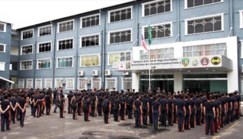 Gestores de colégios militares podem ser multados por cobrança de material em Manaus