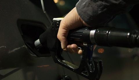 Bolsonaro diz que venda direta deve baixar preço do etanol em R$ 0,20 por litro