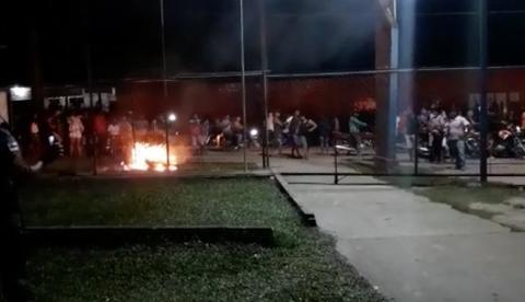 Após esquartejarem suspeito de estuprar criança no Amazonas, populares comemoram com fogueira humana