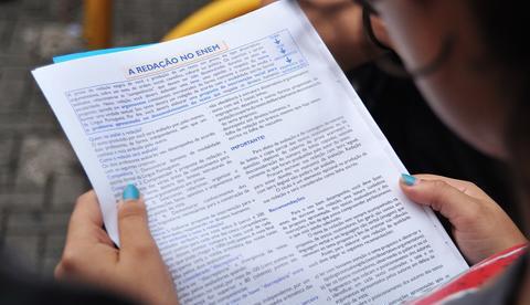 Erros na correção do Enem são apurados e candidatos temem perder vagas nas universidades 