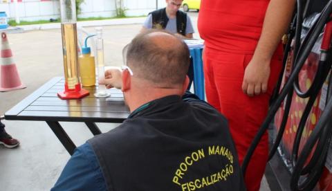 Além dos preços altos, infrações são flagradas em postos de combustíveis de Manaus