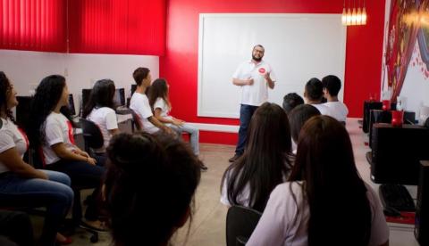 Coletivo Jovem abre 360 vagas para capacitação gratuita em Manaus