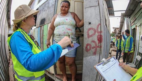 Técnicos visitam famílias de área a ser desapropriada no igarapé do 40