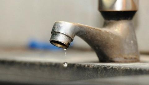 Bairros de Manaus vão ficar sem água devido a troca de adutora na Constantino Nery