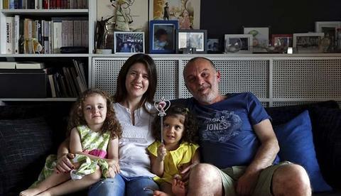 Para combater queda na natalidade, Grécia oferece bônus para mulheres terem filhos