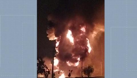 Caminhões-tanque explodem em pátio de distribuidora