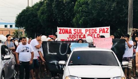 Após morte de jovens em tiroteio, populares fazem manifestação em Manaus