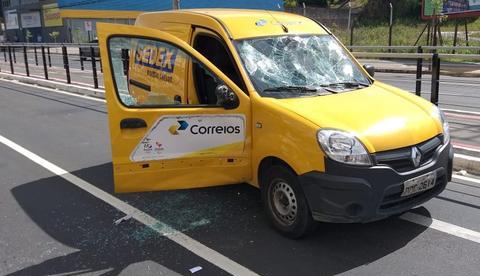 VÍDEO: criminosos tomam ruas, atiram e depredam carros no ES