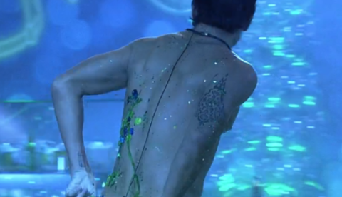 BBB20: Prior fica com bunda de fora durante festa e Daniel ‘dá conferida'