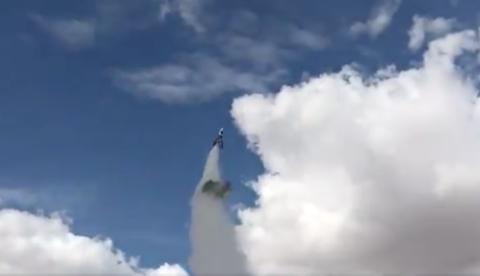 Vídeo: Piloto morre ao se lançar em foguete caseiro para tentar provar que a Terra é plana