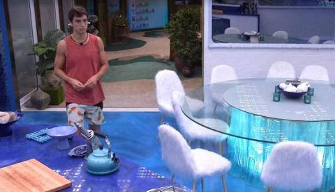 BBB20: Prior improvisa tampão de ouvido com absorvente após ronco de brother 