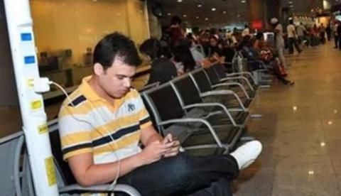 Vereador quer obrigar shoppings de Manaus a terem totens para carregar celular 