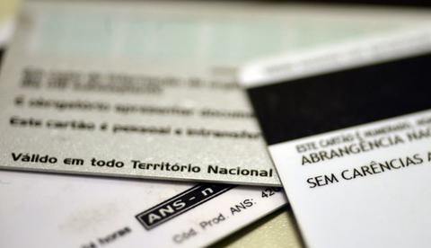 Plano de saúde coletivo não pode ser cancelado durante tratamento