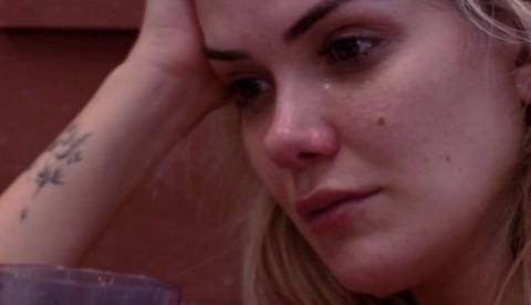 BBB20: Marcela lamenta romance com Daniel e chora por ex-namorado