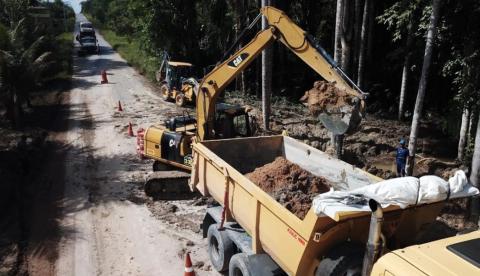 Trecho com cratera na AM-010 passa por obra de recuperação
