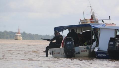 Mergulhadores do Corpo de Bombeiros do AM participam das buscas de corpos em naufrágio no Amapá