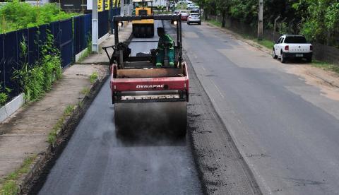  Vias do Planalto e da zona Sul recebem recapeamento em Manaus