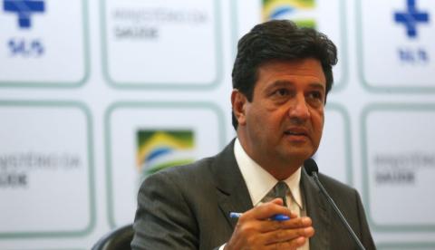 Sistema de saúde pode entrar em colapso em abril, diz ministro