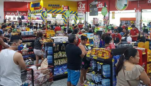 Padarias e supermercados em Manaus adotam medidas de segurança contra coronavírus