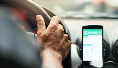 Motorista de aplicativo é roubado ao estacionar carro na frente de casa em Manaus 