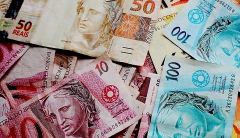 Em tempos de pandemia, Procon não recomenda reembolso em dinheiro ao consumidor