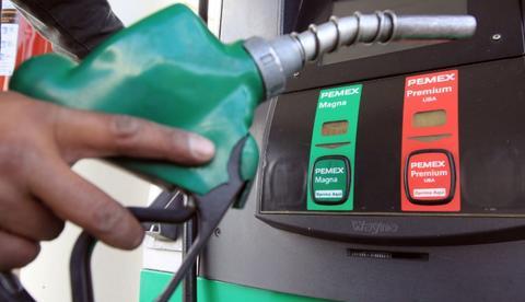 Petrobras corta preço da gasolina em 15%; diesel não terá ajuste