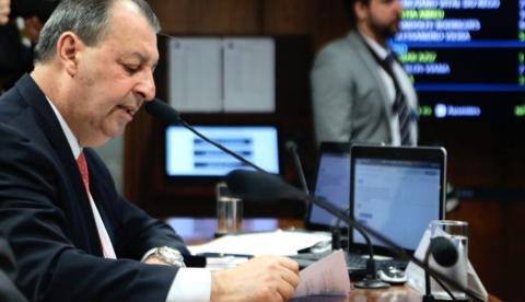 Omar apresenta projeto que cria empréstimo para socorrer empresas e empregados durante pandemia 