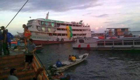 Em nota, governo do Amazonas diz que trabalha para suspender transporte fluvial