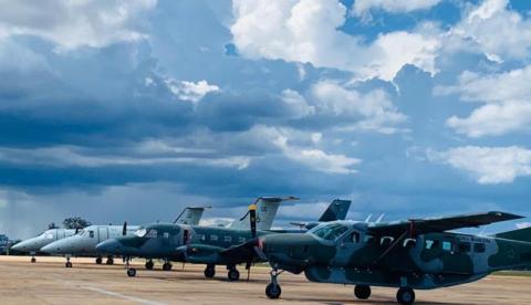 Deputado pede ajuda da FAB para levar pessoas de volta ao interior do Amazonas