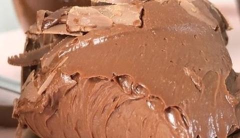 Feliz páscoa: Aprenda a fazer essa mousse de chocolate com apenas três ingredientes 