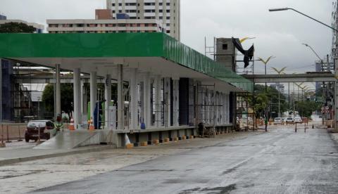 Trânsito é liberado na avenida Constantino Nery em dois trechos do complexo viário 
