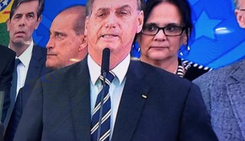 Bolsonaro diz que Moro queria indicação ao STF em troca de demissão de Valeixo