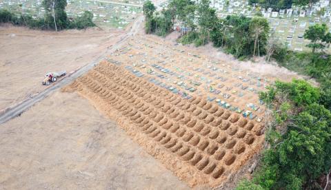 Manaus registra 140 enterros neste domingo, maior número em 24h