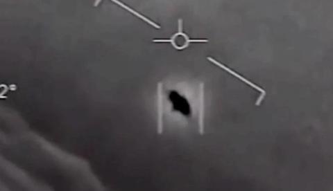 Pentágono quebra sigilo e divulga vídeos de OVNIs gravados pela Marinha
