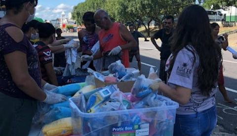 Campanha arrecada roupas, material de higiene e EPIs para atendimento de pessoas em situação de rua em Manaus 