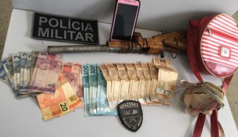 Suspeito de roubo é preso junto com irmã que teria xingado policiais no Amazonas