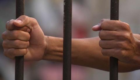 Jovem é preso vendendo drogas em barbearia no Amazonas 