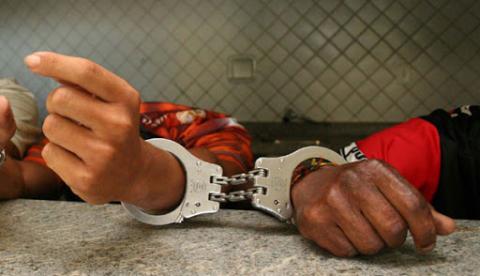 Em Manaus, trio é preso após render família e roubar casa na calada da noite