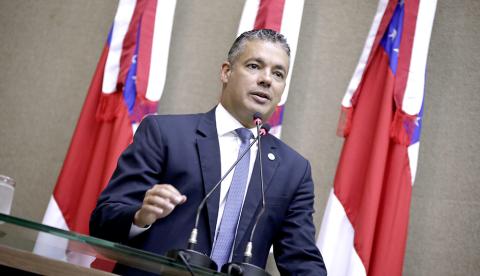 Josué Neto aceita pedido de impeachment de Wilson Lima e Carlos Almeida