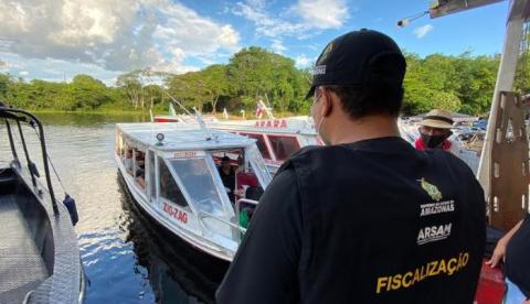 ‘Operação Flutuante’ flagra embarcações com excesso de passageiros no Amazonas