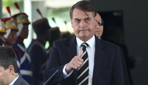 Questionado sobre impeachment, Bolsonaro informa dia que irá deixar o Governo