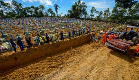 Manaus registra 100 enterros na abertura da semana; 15 por Covid-19
