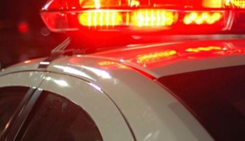 Disfarçados de vendedor de doces, dupla invade casa e faz mãe e filho reféns 